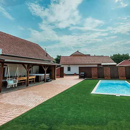 Zoeld Gerle Haz Mórahalom